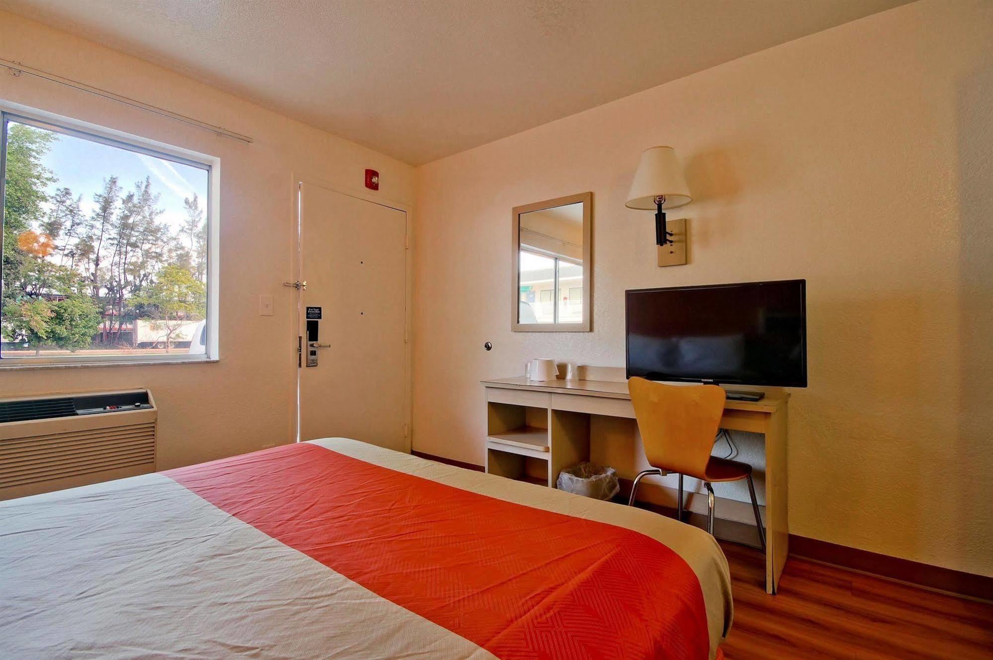 Travelodge By Wyndham Pompano Beach Exteriör bild