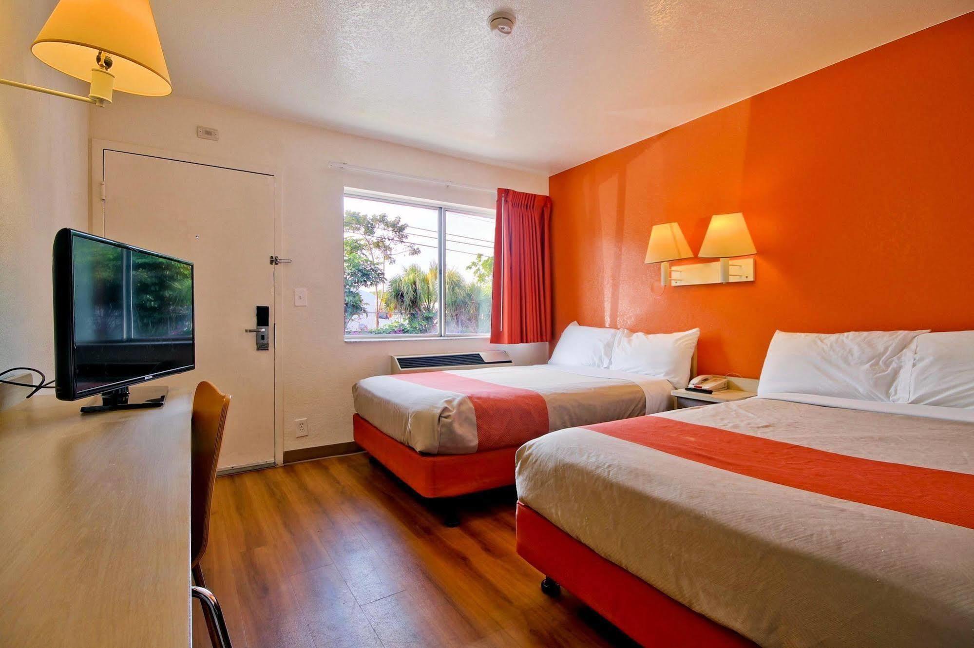 Travelodge By Wyndham Pompano Beach Exteriör bild