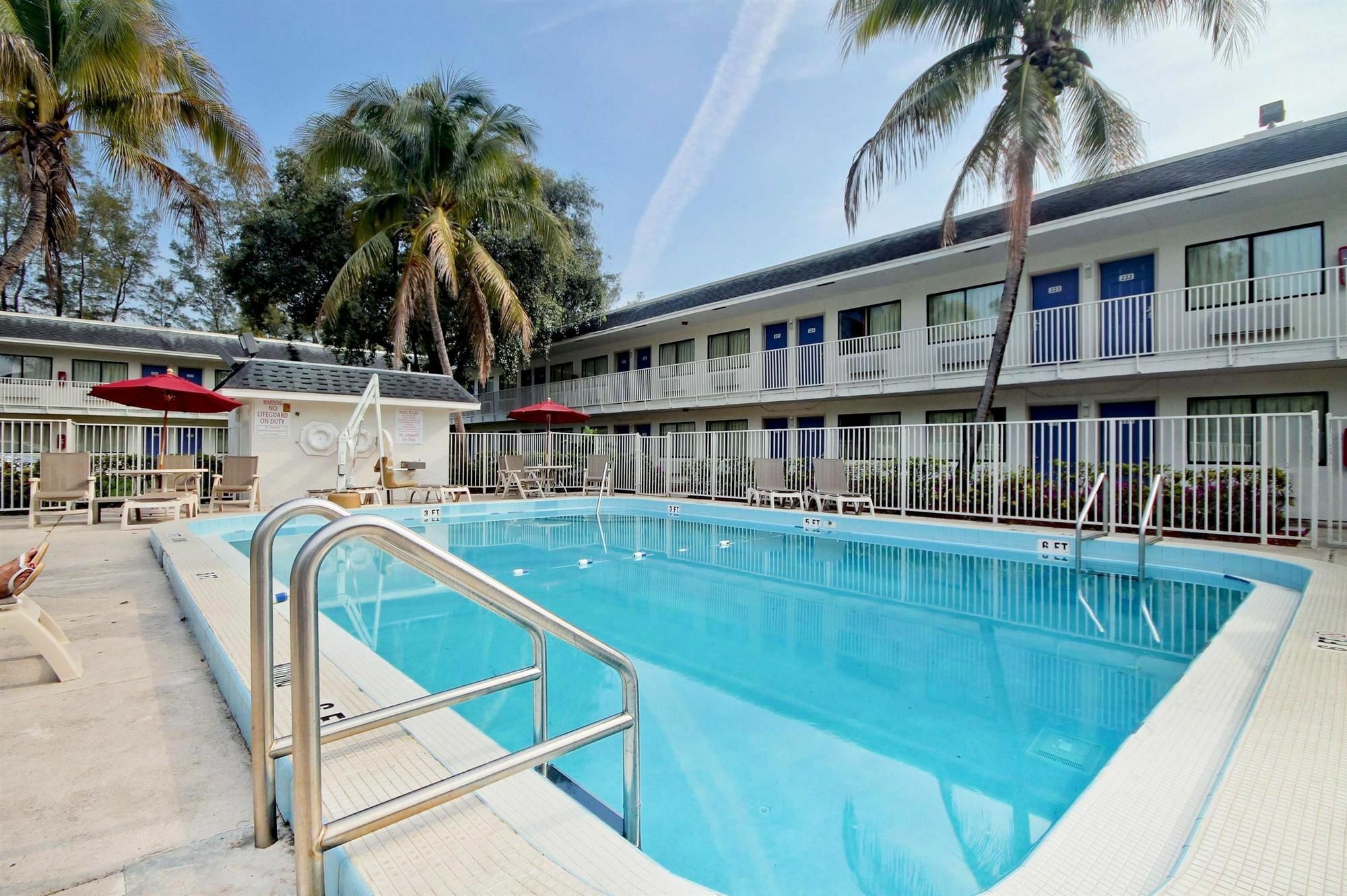 Travelodge By Wyndham Pompano Beach Exteriör bild