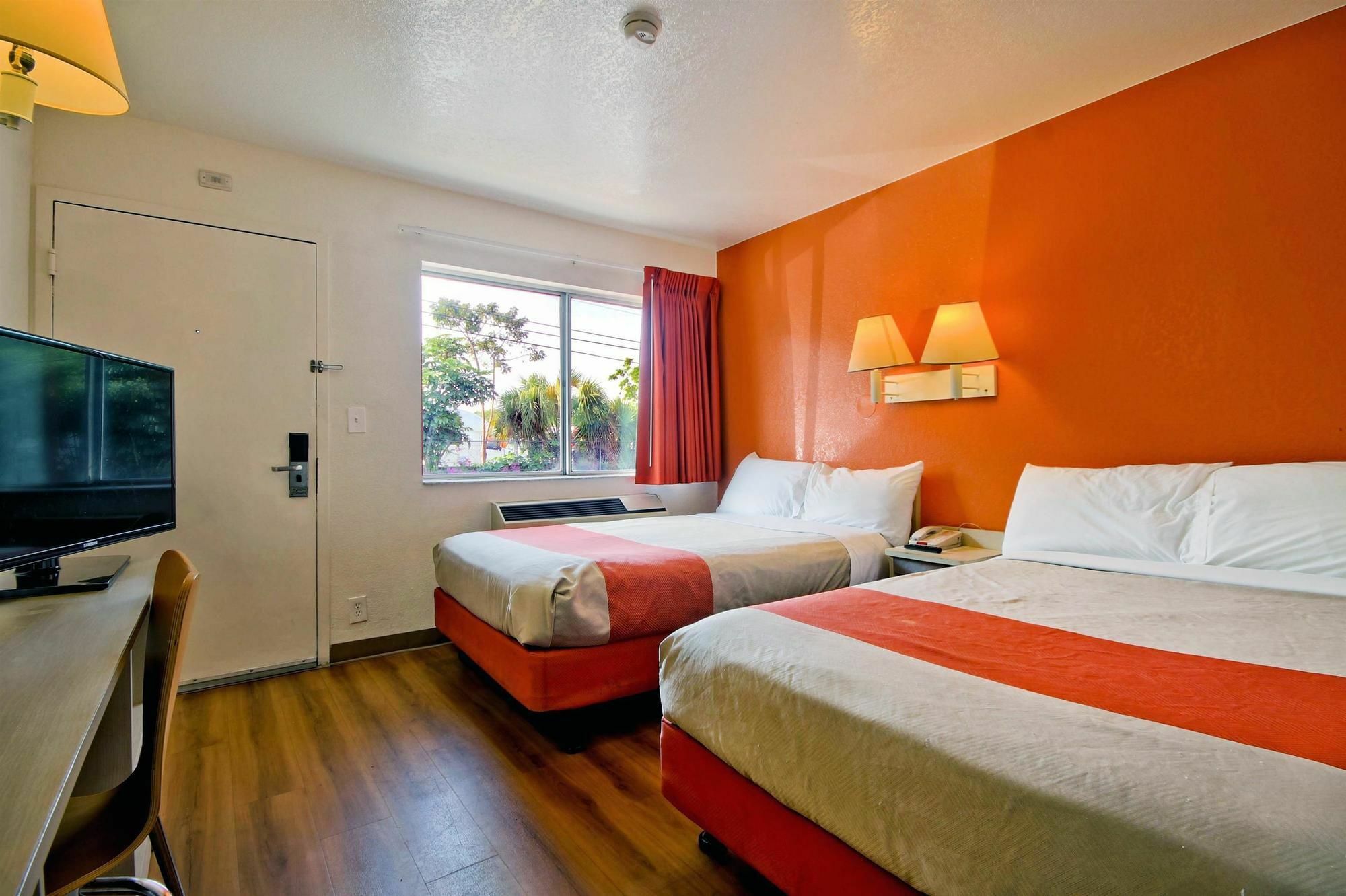 Travelodge By Wyndham Pompano Beach Exteriör bild