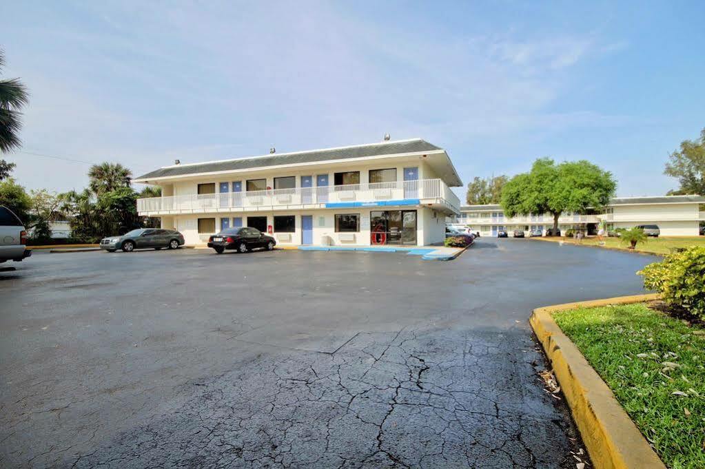 Travelodge By Wyndham Pompano Beach Exteriör bild