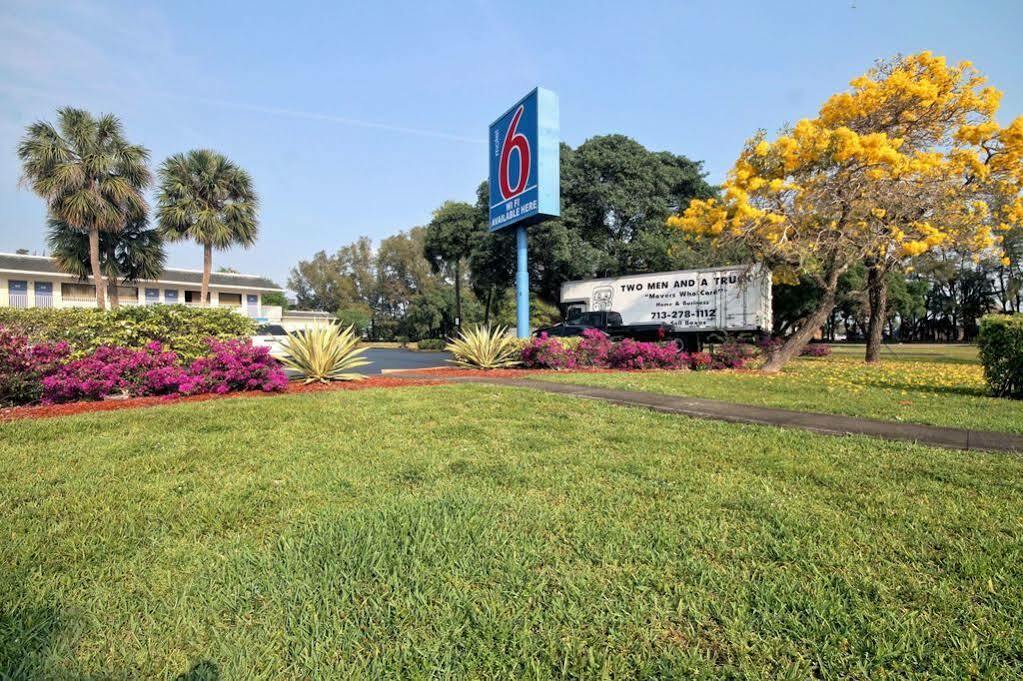 Travelodge By Wyndham Pompano Beach Exteriör bild